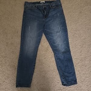 Studio Blue Women's Medium Wash Lightly Distressed Skinny Blue Jeans Sz 33 EX!